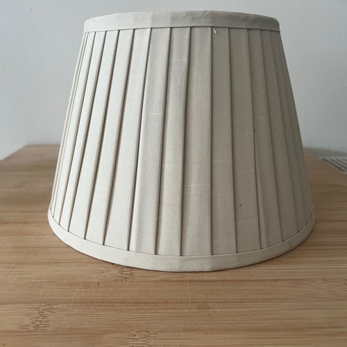 Ecru pleated linen fabric lamp